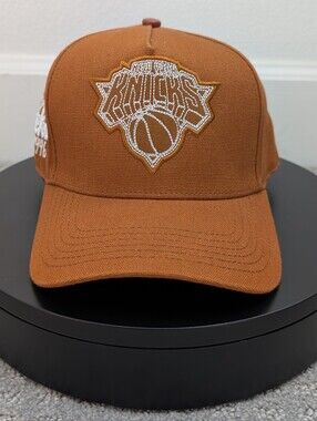 New York Knicks Pro Standard Paint the City Pinch Front Snapback Hat
